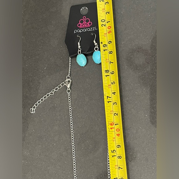 NWT PAPARAZZI NECKLACE & EARRINGS SET. Silver-Tone & Turqoise colored settings. - Picture 2 of 7